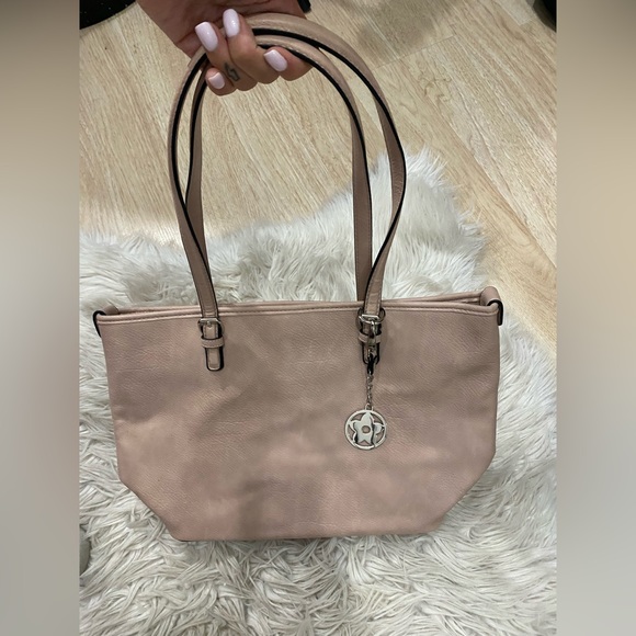 NEVER USED SHOULDER BAG - Picture 1 of 3